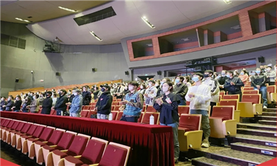 成都艺术剧院全体党员干部职工认真学习收看党的二十大报告